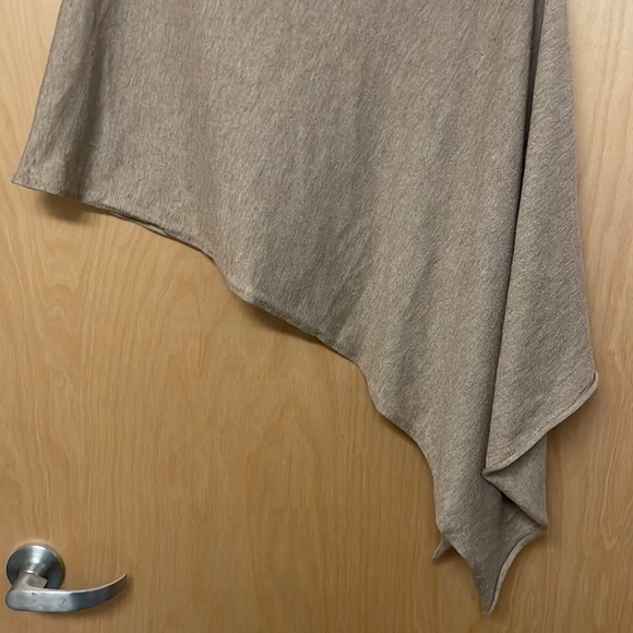 Lux Collexion luxury connected shall. Contains 30% cashmere. Very soft and warm. - Picture 5 of 11